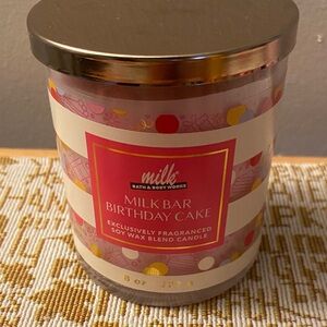 BATH & BODY WORKS - MILK BAR BIRTHDAY CAKE CANDLE 2025